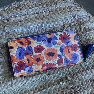 Purificación García silent fashion wallet leather with flowers design🔥